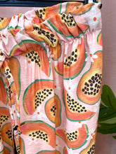 Carregar imagem no visualizador da galeria, Calças pantalonas estampa papaias
