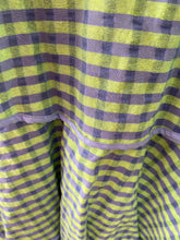 Carregar imagem no visualizador da galeria, Vestido vichy folhos azul com verde

