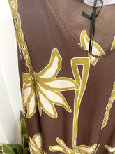 Carregar imagem no visualizador da galeria, Vestido comprido malha fria palmeiras castanho

