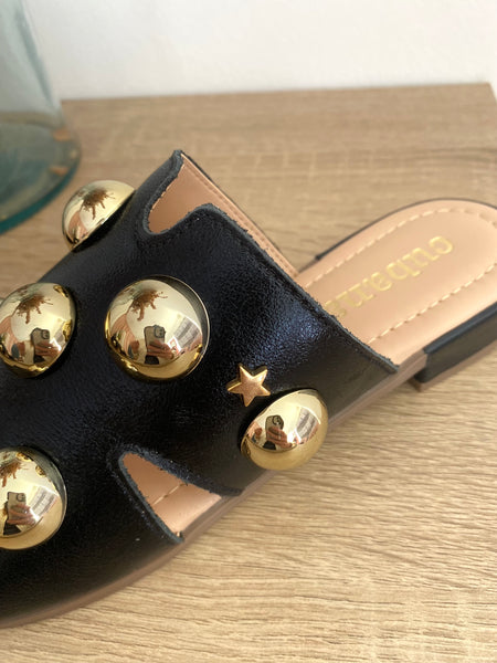 Chinelo preto tachas Cubanas