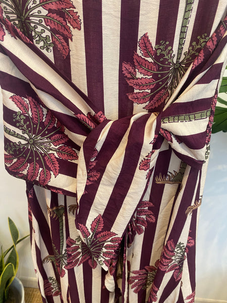 Vestido Sardenha riscas e flores Bordeaux