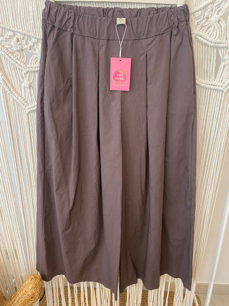 Calças pantalonas castanho