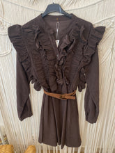 Carregar imagem no visualizador da galeria, Vestido bombazina folhos c/cinto castanho
