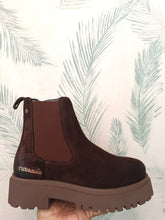 Carregar imagem no visualizador da galeria, Botim elástico camurça castanho Cubanas
