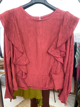 Carregar imagem no visualizador da galeria, Blusa folho ombro crepe telha
