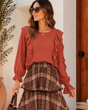 Carregar imagem no visualizador da galeria, Blusa folho ombro crepe tijolo
