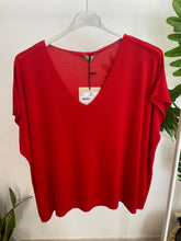 Carregar imagem no visualizador da galeria, Camisola de malha decote V vermelho
