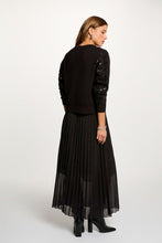 Carregar imagem no visualizador da galeria, Saia plissada preta MORGAN
