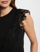 Carregar imagem no visualizador da galeria, Blusa preta renda Morgan
