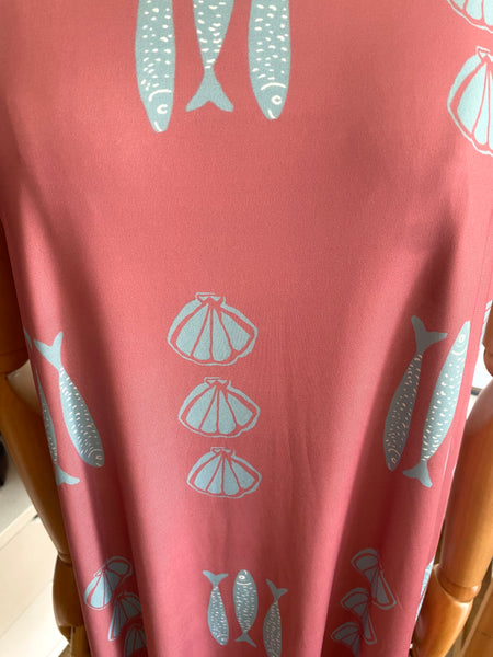Vestido comprido malha fria sardinhas e conchas rosa