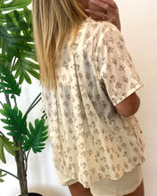 Carregar imagem no visualizador da galeria, Camisa estampa fine flower
