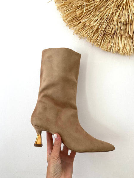 Botim camel salto dourado