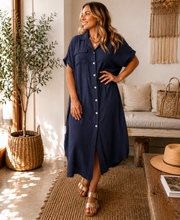 Carregar imagem no visualizador da galeria, Vestido camisa liso estampado com bolso azul marinho
