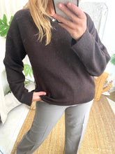 Carregar imagem no visualizador da galeria, Camisola Viliga castanho Vila
