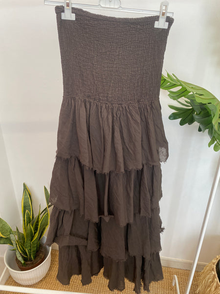 Vestido caí caí com folhos verde castanho