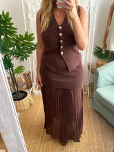 Carregar imagem no visualizador da galeria, Colete de malha chocolate
