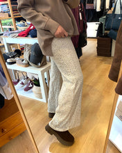 Carregar imagem no visualizador da galeria, Calças de lantejoulas pérola
