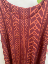 Carregar imagem no visualizador da galeria, Vestido midi malha fria estampa savana bordeaux
