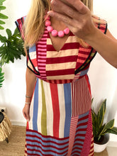 Carregar imagem no visualizador da galeria, Vestido multiriscas folho rosa
