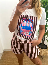 Carregar imagem no visualizador da galeria, T-shirt branca lata sardinhas castanho e rosa
