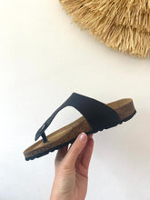 Carregar imagem no visualizador da galeria, Chinelo comporta preto Cubanas
