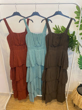 Carregar imagem no visualizador da galeria, Vestido liso folhos largos
