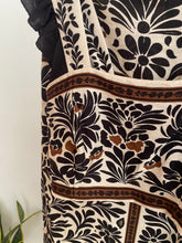Carregar imagem no visualizador da galeria, Conjunto de top e saia preto e branco

