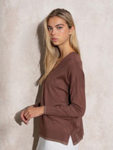 Carregar imagem no visualizador da galeria, Camisola de malha fininha castanho Smf
