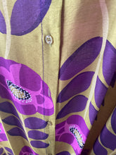 Carregar imagem no visualizador da galeria, Vestido camisa com folho manga estampa papoilas rosa
