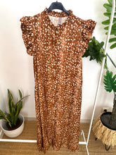 Carregar imagem no visualizador da galeria, Vestido camisa com folho manga estampa bambi tijolo

