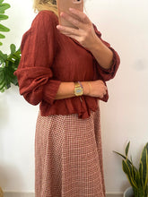 Carregar imagem no visualizador da galeria, Blusa folho crepe telha
