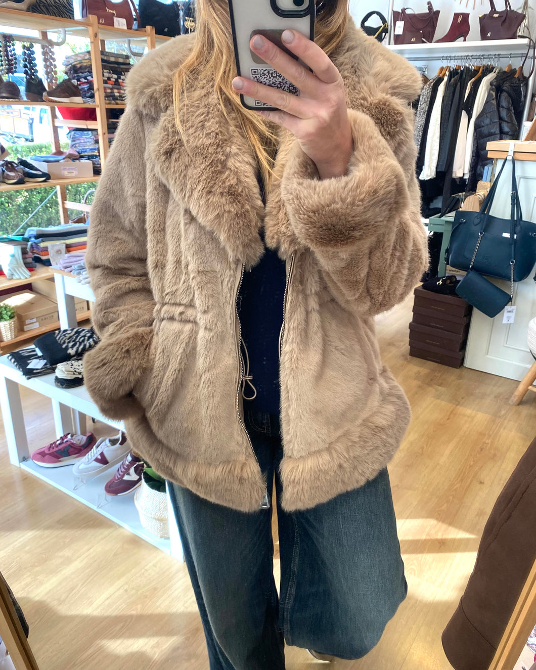 Casaco de pêlo cintado camel