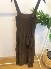Carregar imagem no visualizador da galeria, Vestido liso folhos largos
