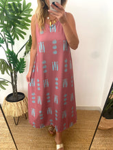 Carregar imagem no visualizador da galeria, Vestido comprido malha fria sardinhas e conchas rosa
