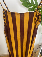 Carregar imagem no visualizador da galeria, Vestido alça fina riscas castanho e amarelo
