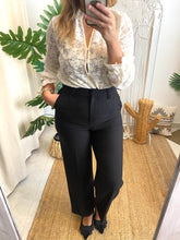 Carregar imagem no visualizador da galeria, Camisa pérola bordada
