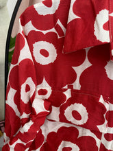 Carregar imagem no visualizador da galeria, Vestido camisa flores vermelho
