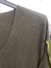 Carregar imagem no visualizador da galeria, Camisola de malha oversize kaki
