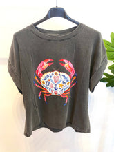 Carregar imagem no visualizador da galeria, T-shirt cinza caranguejo 🦀
