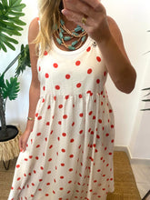 Carregar imagem no visualizador da galeria, Vestido jardineira bolas branco/vermelho
