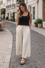 Carregar imagem no visualizador da galeria, Calças pantalonas acetinadas beje
