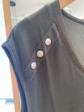 Carregar imagem no visualizador da galeria, T-shirt decote em v com botões kaki Morgan

