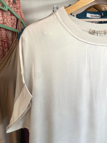 Vestido oversize acetinado beje