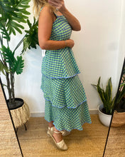 Carregar imagem no visualizador da galeria, Vestido vichy folhos azul com verde
