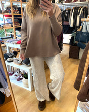 Carregar imagem no visualizador da galeria, Calças de lantejoulas pérola
