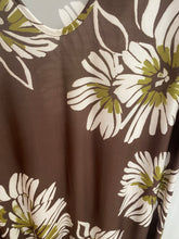 Carregar imagem no visualizador da galeria, Vestido comprido malha fria flores castanho
