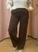 Carregar imagem no visualizador da galeria, Calça clássica castanha Vivarone
