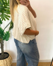 Carregar imagem no visualizador da galeria, Camisa oversize riscas
