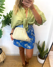 Carregar imagem no visualizador da galeria, Clutch malha lisa creme
