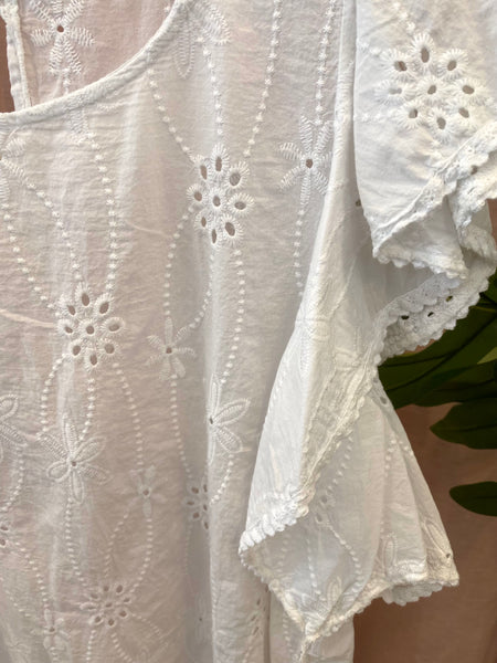 Blusa branca bordada
